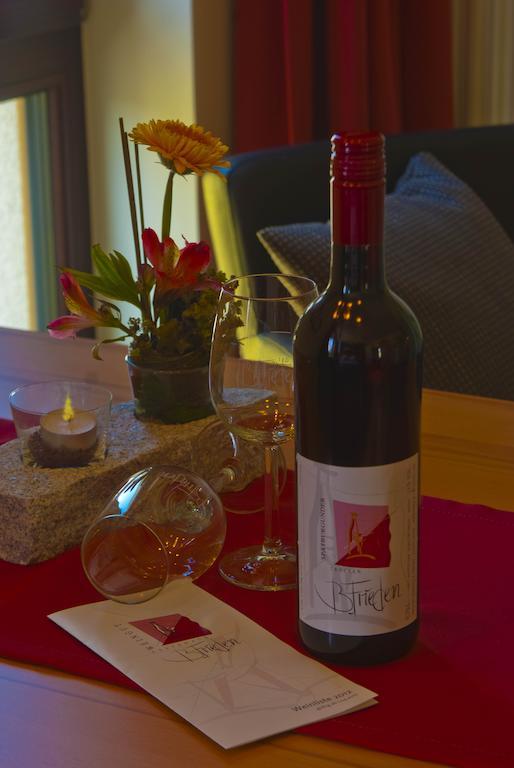 Gaestehaus Und Weingut Bernd Frieden Nittel Bilik gambar