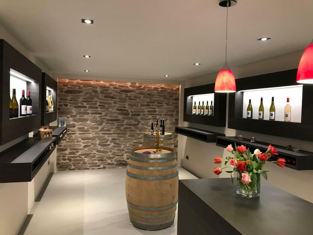 Gaestehaus Und Weingut Bernd Frieden Nittel Luaran gambar